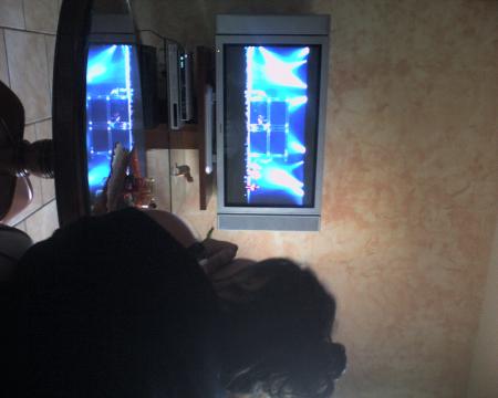 Maud qui regarde Tryo