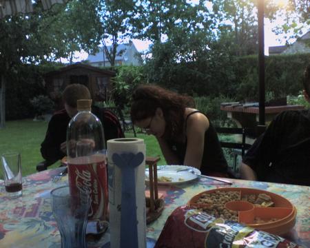 Marie qui lit Closer